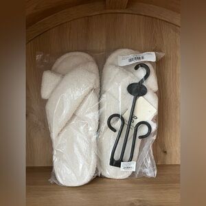 Comfy Luxe Cozy Cream Slippers